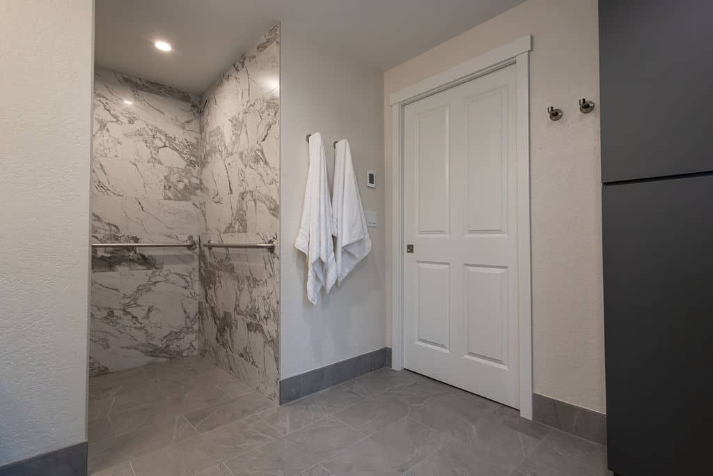 accessible primary bath