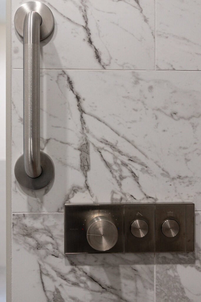 accessible primary bath