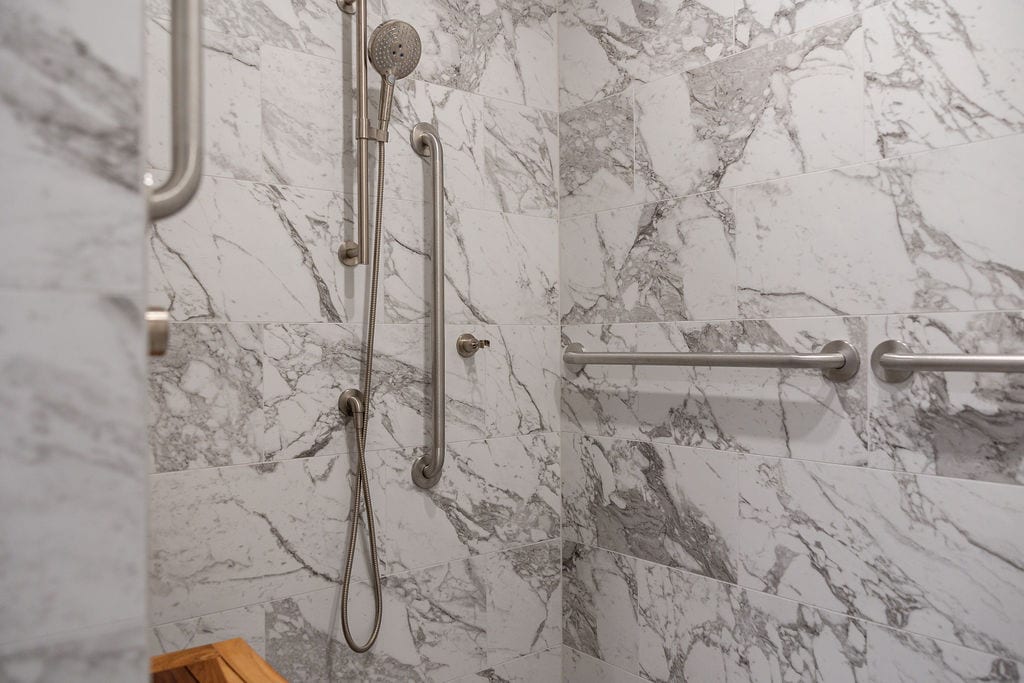 accessible primary bath